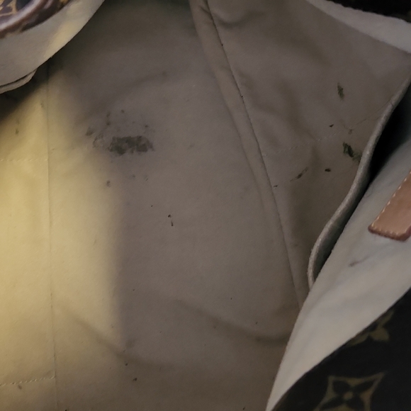 Authentic Louis Vuitton Artsy MM Monogram Empreinte Leather Handbag - Picture 10 of 16